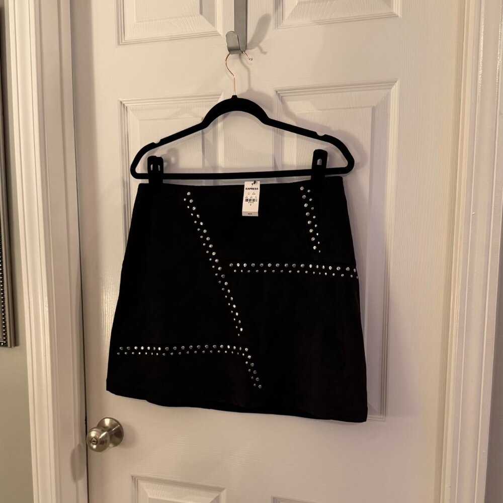 Express NWT Suede Mini Skirt Black with Silver Accents Size 12 - Picture 4 of 8
